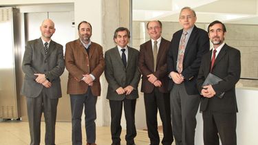 Los vínculos de ex director de informe manipulado del Banco Mundial con la UDD y Cristián Larroulet