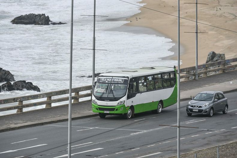 diputado cuello por carreras de microbuses en v region se mal utiliza bien destinado a pasajeros.jpg