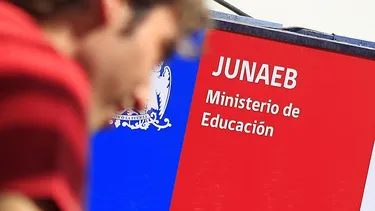Junaeb bajo la lupa: Contraloría denuncia inacción frente a $9 mil millones en multas y recurre al CDE