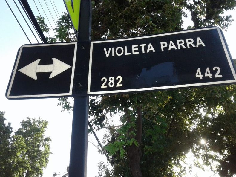Violeta Parra calle jm 2019 scaled e1638470378284.jpg