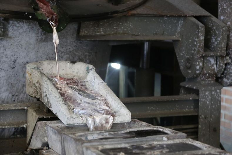 Proceso de fundici&oacute;n de metales. Foto: Midas Chile.