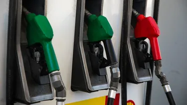 El Desconcierto | proyectan alza en la bencina para este 9 de octubre cuanto subirian las gasolinas y el diesel en chile.webp