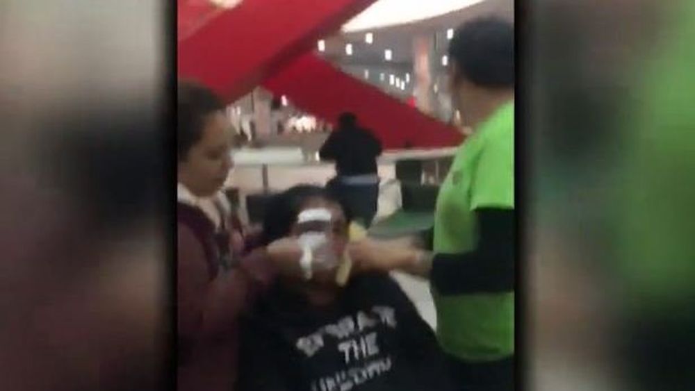 Guardia de mall en Santiago Centro golpea brutalmente a vendedora ambulante