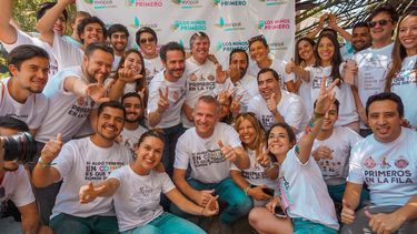 REDES| Soy UDI pero me da vergüenza decirlo: Evópoli se llena de trolleos tras lanzamiento de poleras pro inclusión