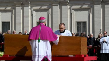 Tuvimos un papa de los pobres: Las voces de los más desfavorecidos en el funeral del pontífice