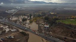Sistema frontal: MOP destinará $366 mil millones para reconstrucción de caminos y puentes