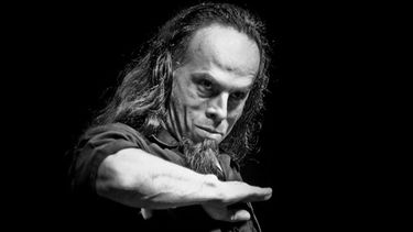 El metal está de luto: Vocalista de Brujería muere a los 57 años por complicaciones cardíacas