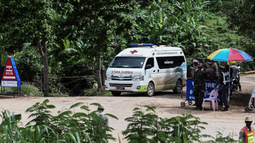 Todos a salvo: Rescatan a último niño y entrenador que permanecían atrapados en cueva de Tailandia