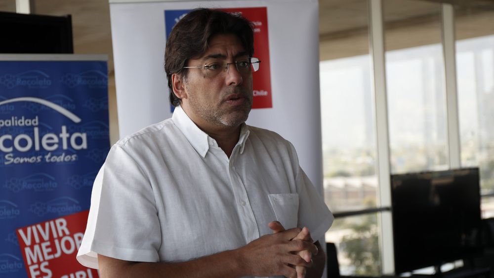 Daniel Jadue pasa a contrata a 40% de trabajadores a honorarios de la Municipalidad de Recoleta