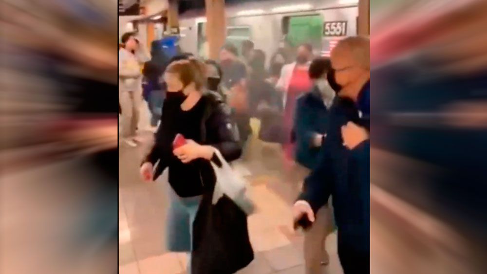 VIDEO| Minutos de terror luego de balacera con varios heridos en el Metro de Nueva York