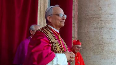 El papado sigue en América: A sus 69 años, Robert Prevost se convierte en León XIV, el número 267 de la historia