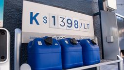 Bencinazo de José Antonio Kast: Aprueban proyecto de precio de la parafina y bono a dueños de taxis Bencinazo de José Antonio Kast: Aprueban proyecto de precio de la parafina y bono a dueños de taxis