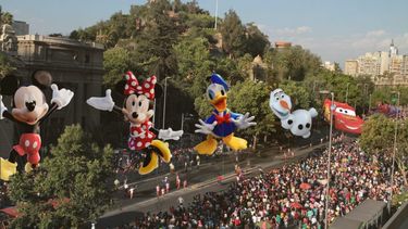 Paris Parade 2023: 10 mega globos Disney se tomarán 3 km. del eje Alameda Providencia