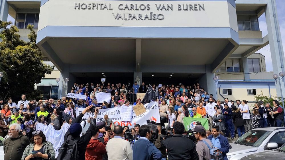 Crisis no da más: Hospital Van Buren cierra unidad oftalmológica y camas UCI por falta de recursos