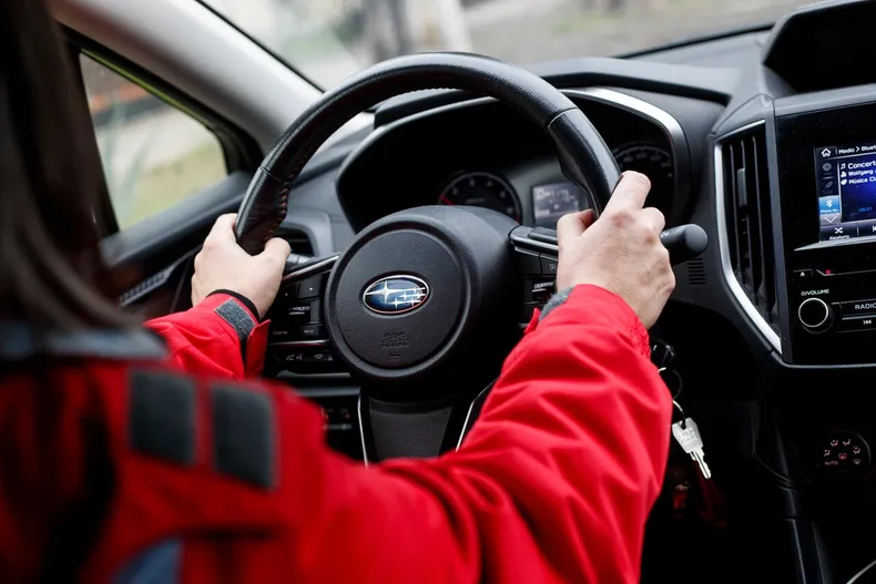 fue estafado y perdio su auto pero la aseguradora no respondio en juicio logro que corte ordene pagarle 15 millones.webp