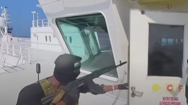 Piratas yemeníes mantienen en alerta a Marina británica luego de dos ataques con proyectiles