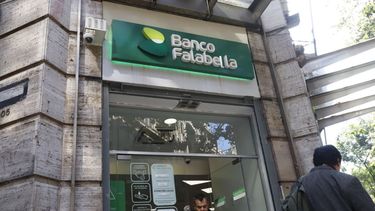Corte de Apelaciones de Santiago confirmó multa a Banco Falabella por crédito de $15 millones sin autorización a cliente / Agencia Uno