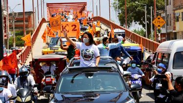 Keiko Fujimori lidera quíntuple empate técnico en presidenciales de Perú