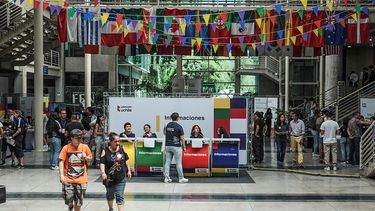 Sernac lleva a la justicia a bancos Santander e Itaú por acción prohibida por la ley al interior de campus universitarios