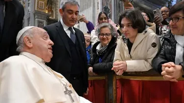 Tras colapso respiratorio el papa Francisco se mantiene requiriendo oxígeno