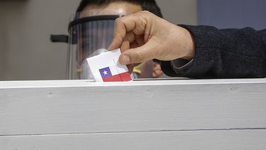 Chilenos y chilenas en el extranjero exigen mecanismos de votación que no impliquen desplazarse geográficamente a un consulado
