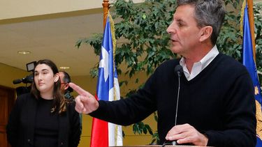 El Desconcierto | Emilia Schneider y Gonzalo de la Carrera Agencia Uno.jpeg