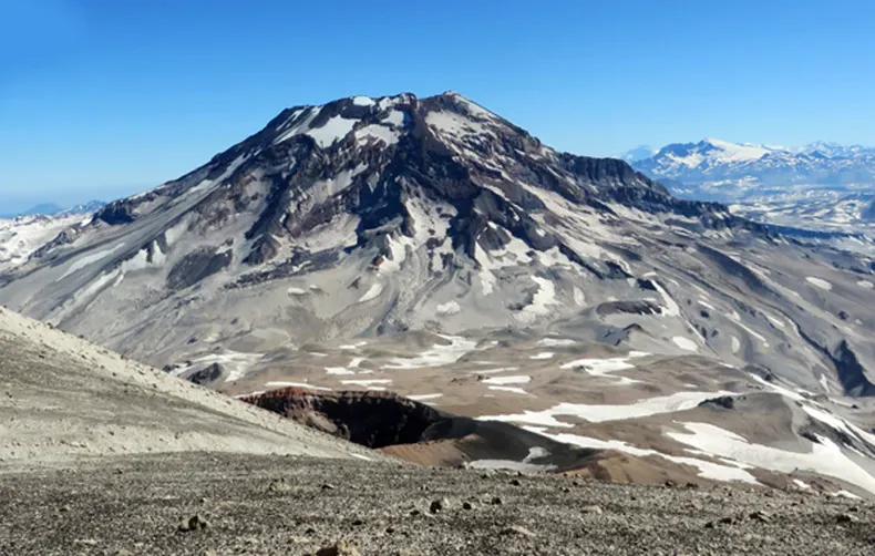 15549 descabezado grande volcanes.webp