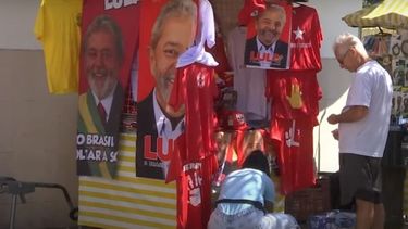 A dos meses de las elecciones, Lula lidera y Bolsonaro se enreda en conflictos