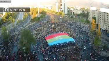 El Desconcierto | bandera mapuche plaza.jpg
