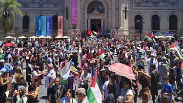 Cinco mil personas marcharon en Santiago en solidaridad con Palestina y llamado a romper relaciones con Israel