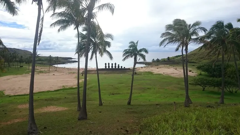 19910 rapa nui anakena.webp