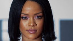 Rihanna con todo contra Donald Trump tras tiroteos masivos: Es más fácil obtener un AK-47 que una visa