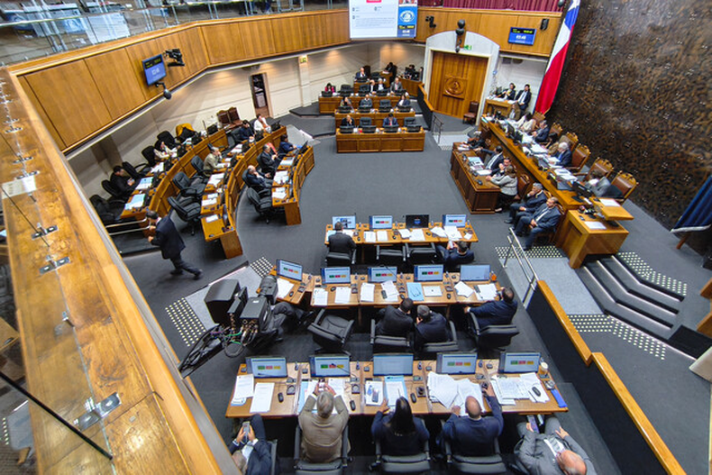 Oposición pide al Senado de Chile levantar secreto bancario para perseguir el narcotráfico. Créditos: Agencia Uno.