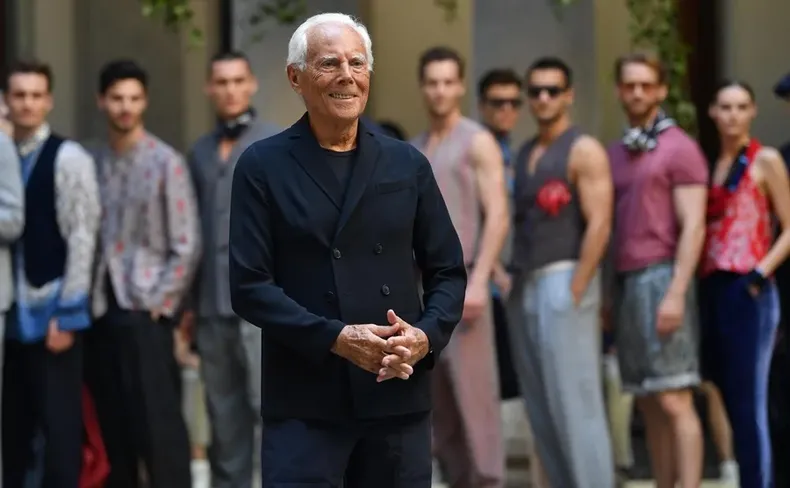 21987 giorgio armani muere.webp