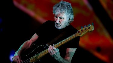VIDEO| “Puedo olerte Piñera, todas las ratas huelen igual”: el fuerte mensaje de Roger Waters en su canción