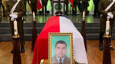 En medio de su última despedida carabinero Emmanuel Sánchez recibe ascenso póstumo a mayor