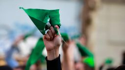 Apoyo a aborto libre sube más de 20%: Estudio del CEP demuestra revelador cambio en 25 años