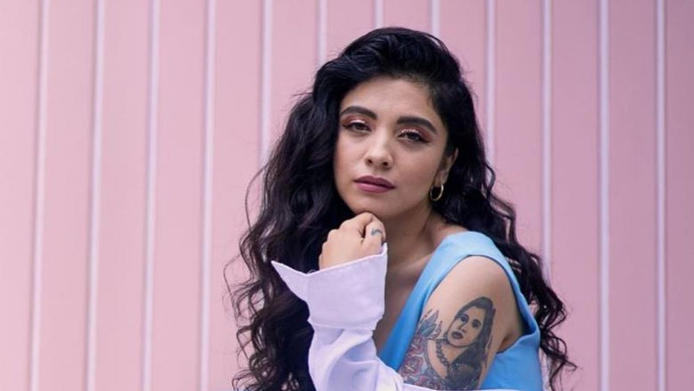 Mon Laferte admite: Soy tan enamoradiza, por la chucha, me enamoro y me desenamoro muy rápido