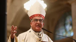 Cardenal Fernando Chomali destacado en prensa por subir vídeo lavando a mano camisa blanca en la previa al cónclave papal