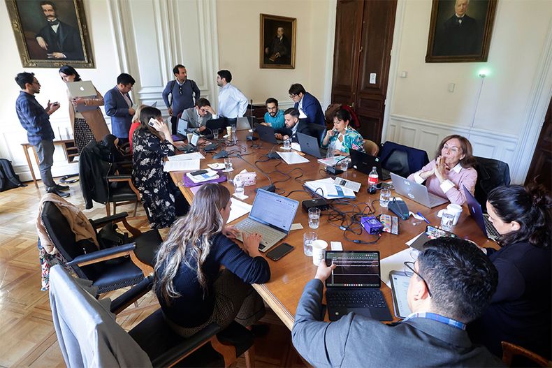 Expertos oficialistas.jpg