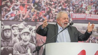 Lula pide a los defensores de la libertad que apoyen a Macron en Francia