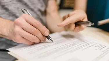 Sueldos de hasta $20 millones: Más de 63 mil funcionarios públicos tenían múltiples contratos con entidades estatales