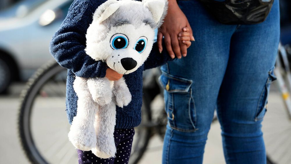 Madre consigue en juicio que aseguradora cubra tratamiento de su hija con TEA: Se habían negado