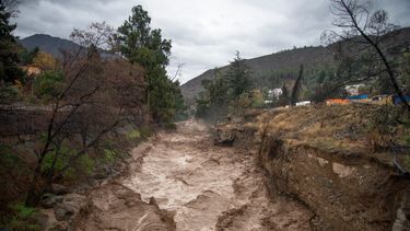 Hasta 240 mm de lluvia en cordillera: DMC decreta Alarma Meteorológica en dos regiones