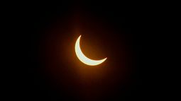 Eclipse total de Sol 2020: Las mejores imágenes del fenómeno que conmovió a los chilenos