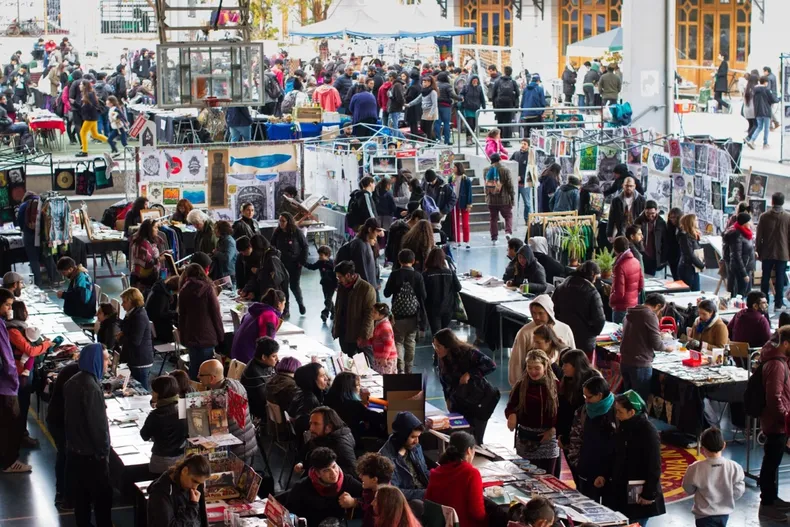 puente alto se convierte en epicentro cultural con la 20 feria de oficios y artes graficas de kontrabando.webp