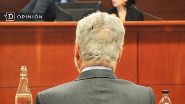 El Desconcierto | 4420 imagen de luis hermosilla de espaldas en el tribunal.jpg