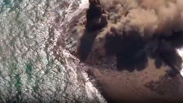 La erupción de un volcán submarino al sur de Tokio crea un nuevo islote en Japón