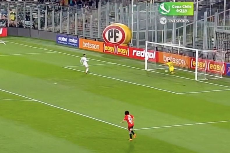 Autogol no cobrado en partdio de Colo Colo vs La Calera.jpeg
