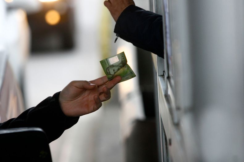 20645 peaje a luca.jpg